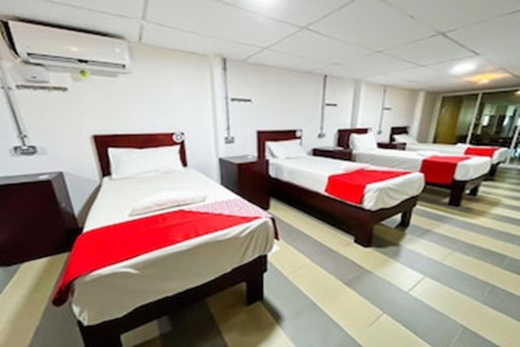 Super Oyo 90572 J Hotel Masjid India 쿠알라룸푸르 외부 사진