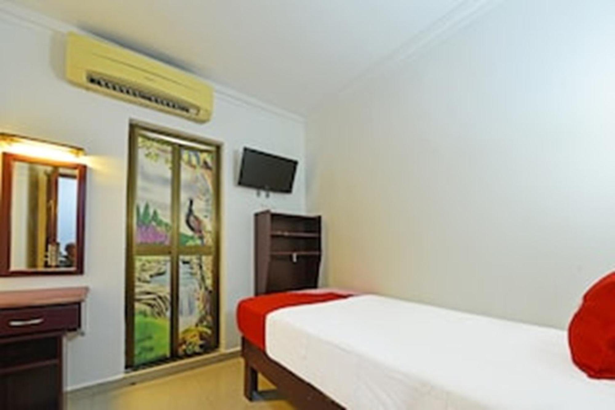 Super Oyo 90572 J Hotel Masjid India 쿠알라룸푸르 외부 사진