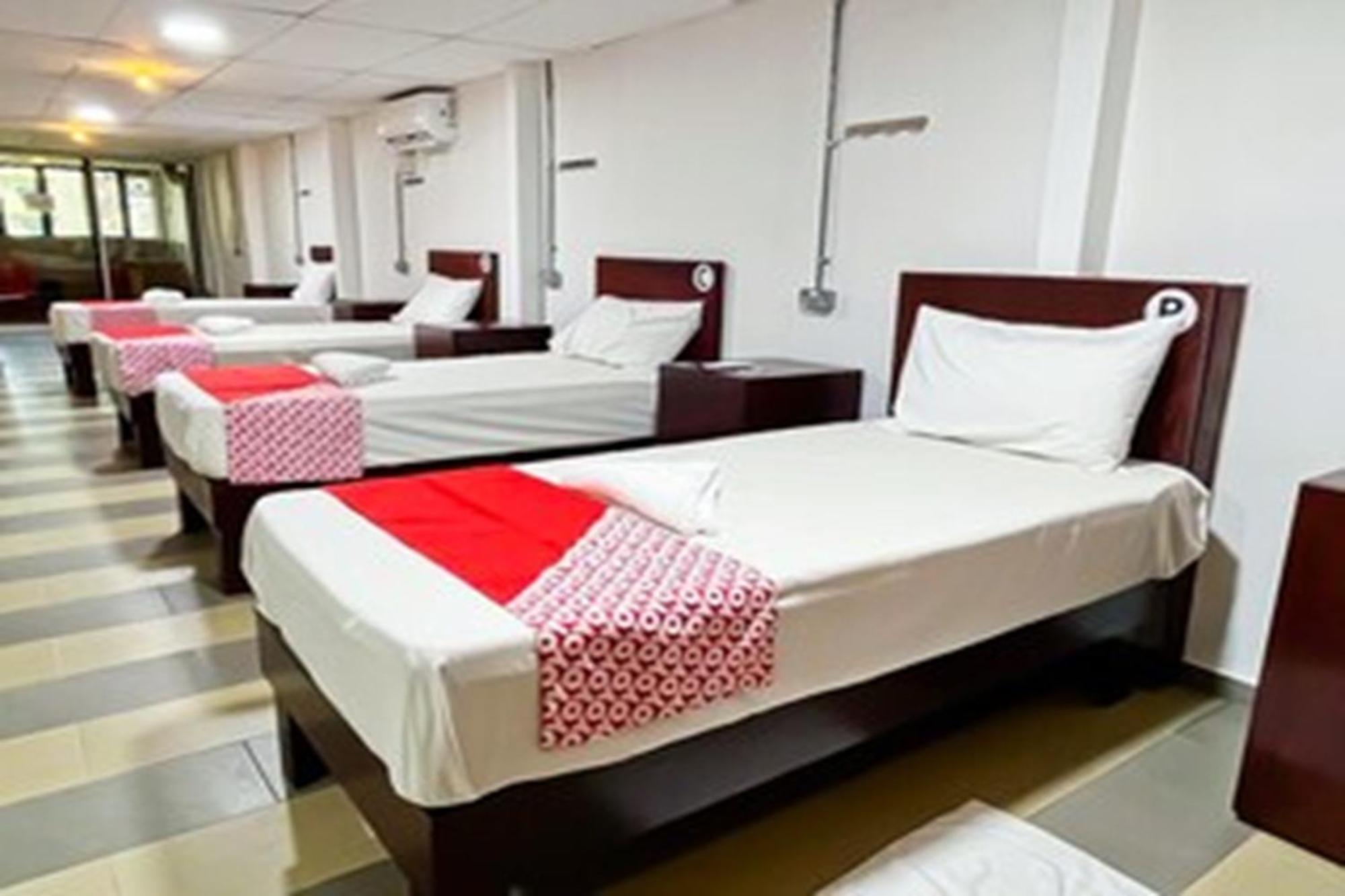 Super Oyo 90572 J Hotel Masjid India 쿠알라룸푸르 외부 사진