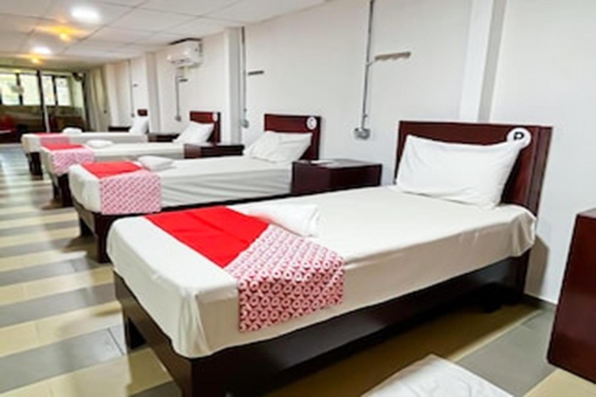 Super Oyo 90572 J Hotel Masjid India 쿠알라룸푸르 외부 사진